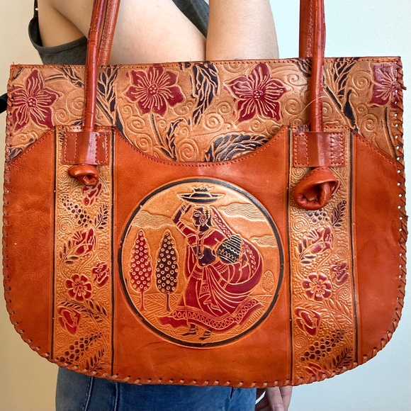 Vintage Beautiful Indian Hand Tooled Leather Boho Purse - Picture 1 of 3